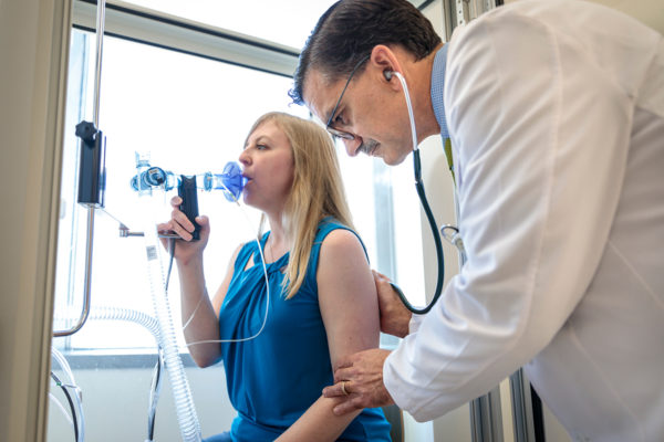 Mario Castro, MD, treats patient with asthma